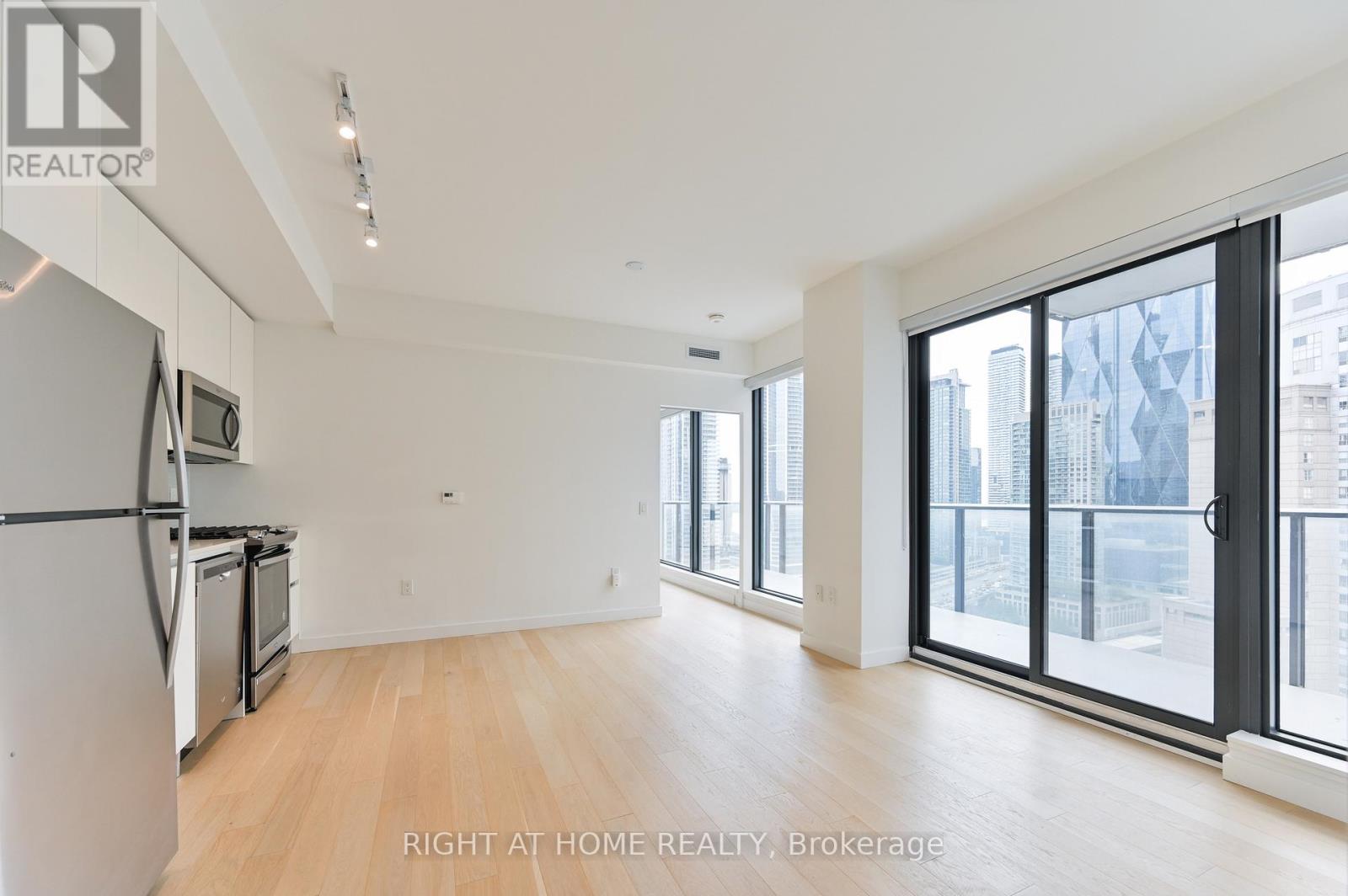 2205 - 2a Church Street, Toronto, Ontario  M5E 0E1 - Photo 4 - C12573264