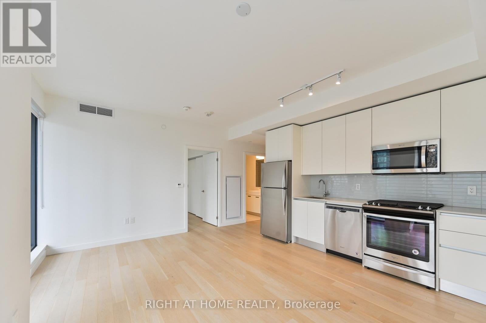 2205 - 2a Church Street, Toronto, Ontario  M5E 0E1 - Photo 5 - C12573264