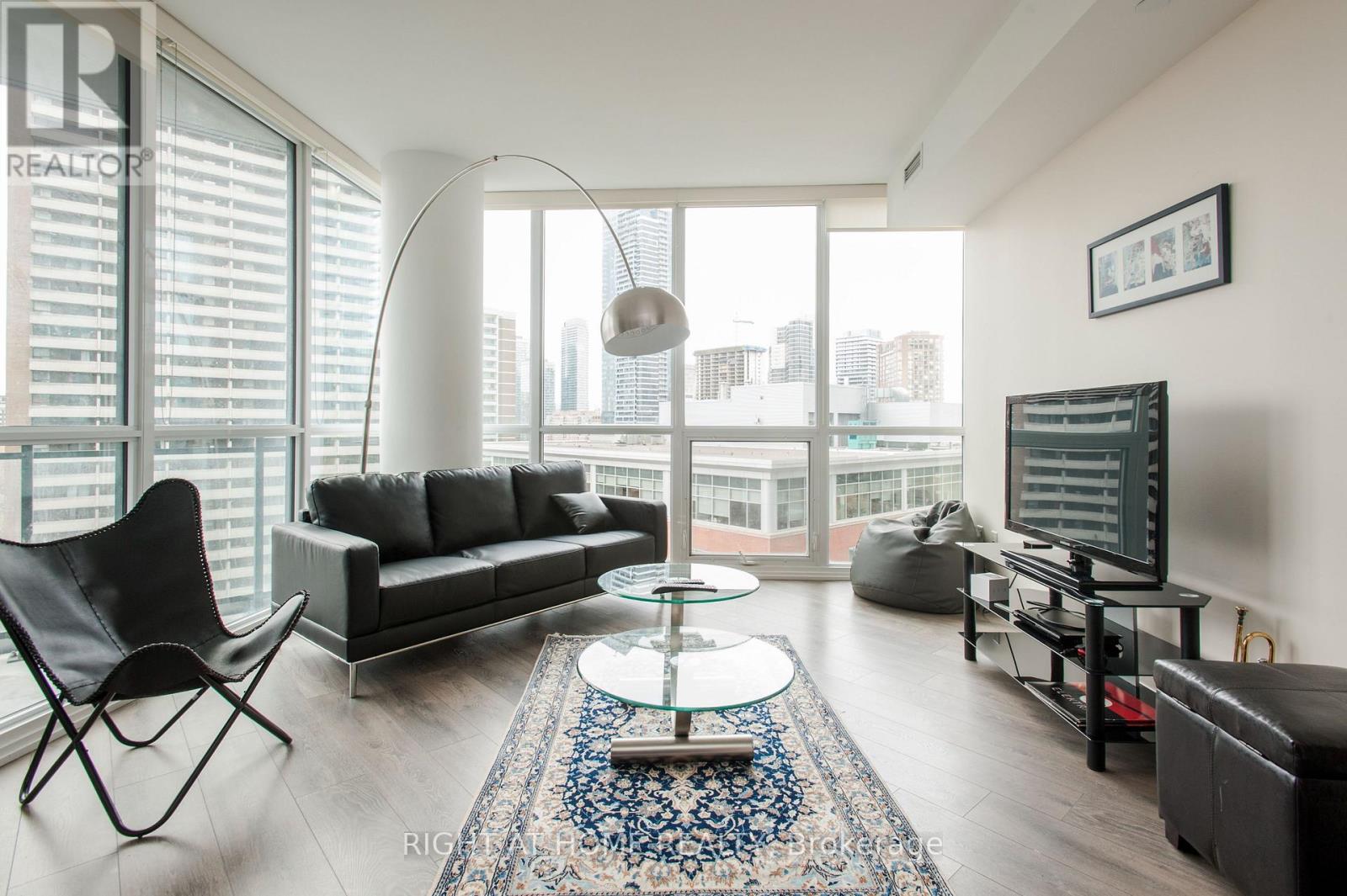 1101 - 45 Charles Street E, Toronto, Ontario  M4Y 1S2 - Photo 2 - C12573352