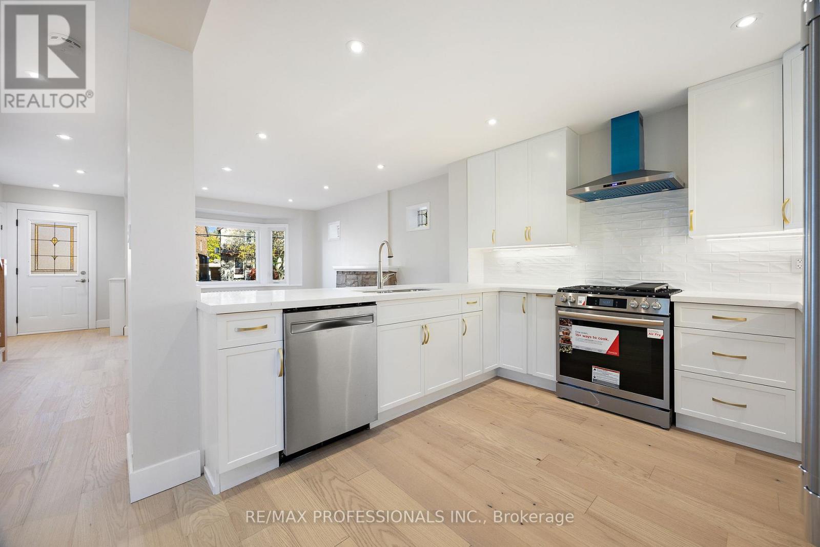 Main - 470 Donlands Avenue, Toronto, Ontario  M4J 3S5 - Photo 12 - E12573252