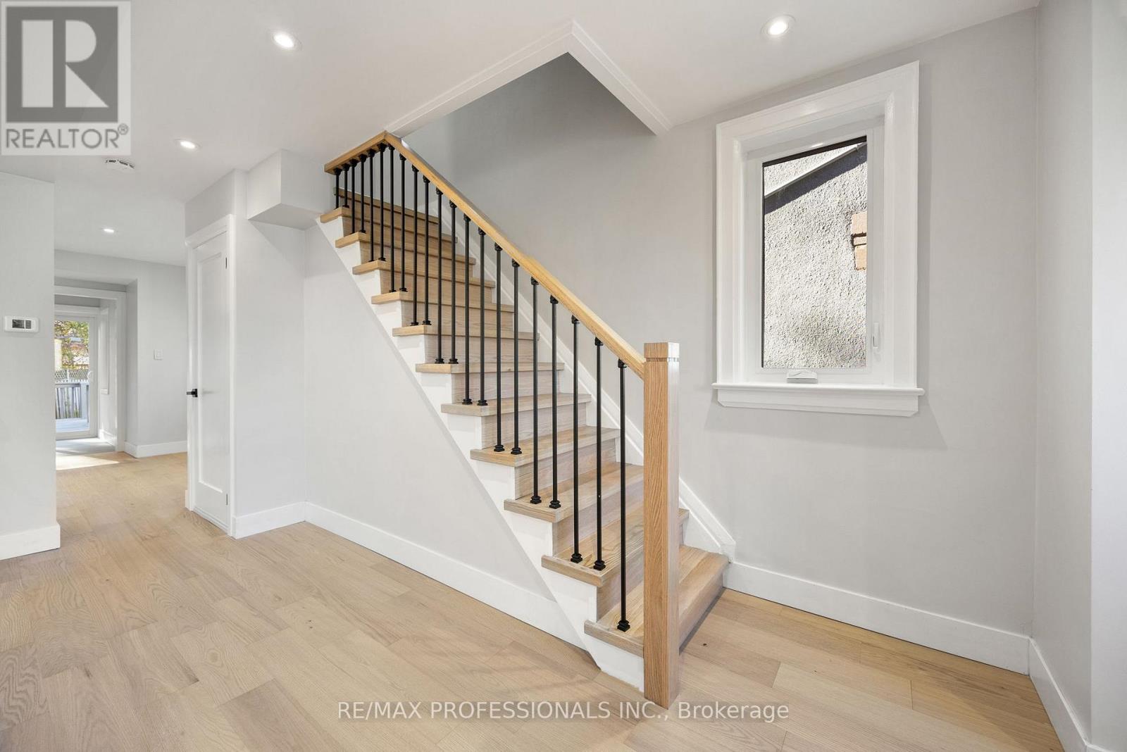 Main - 470 Donlands Avenue, Toronto, Ontario  M4J 3S5 - Photo 4 - E12573252