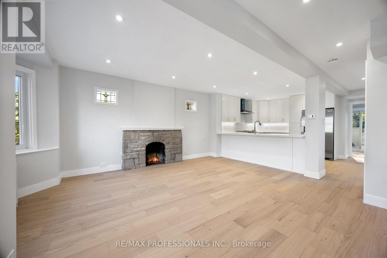 Main - 470 Donlands Avenue, Toronto, Ontario  M4J 3S5 - Photo 5 - E12573252