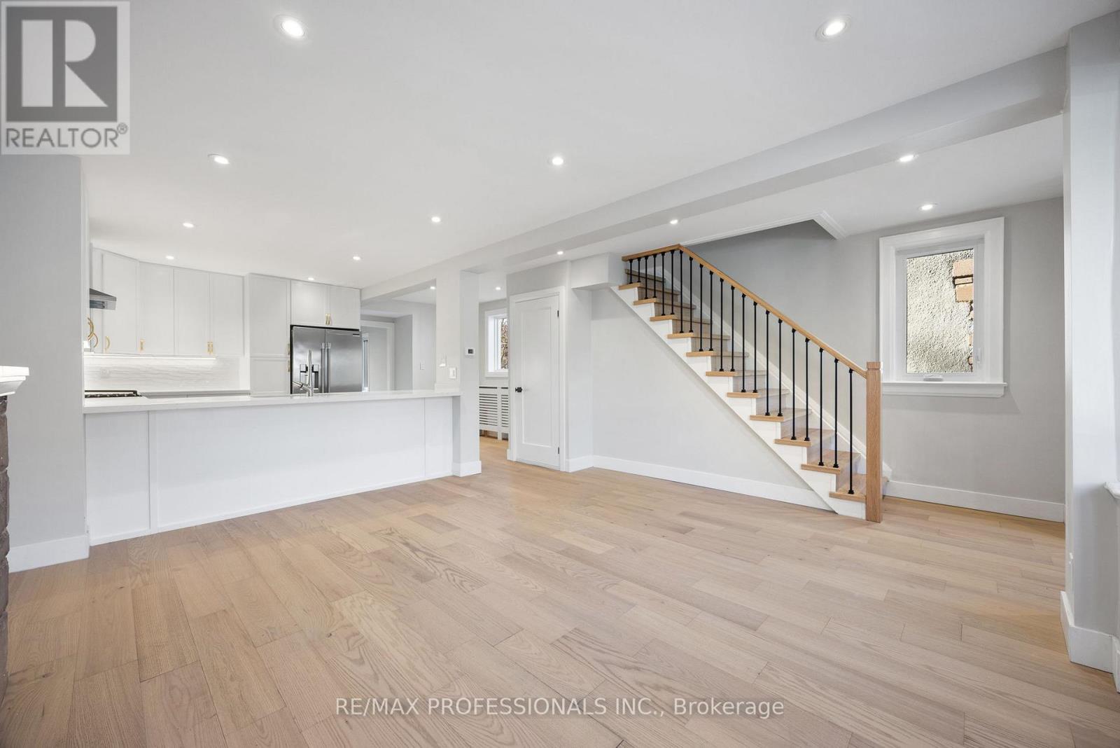 Main - 470 Donlands Avenue, Toronto, Ontario  M4J 3S5 - Photo 7 - E12573252