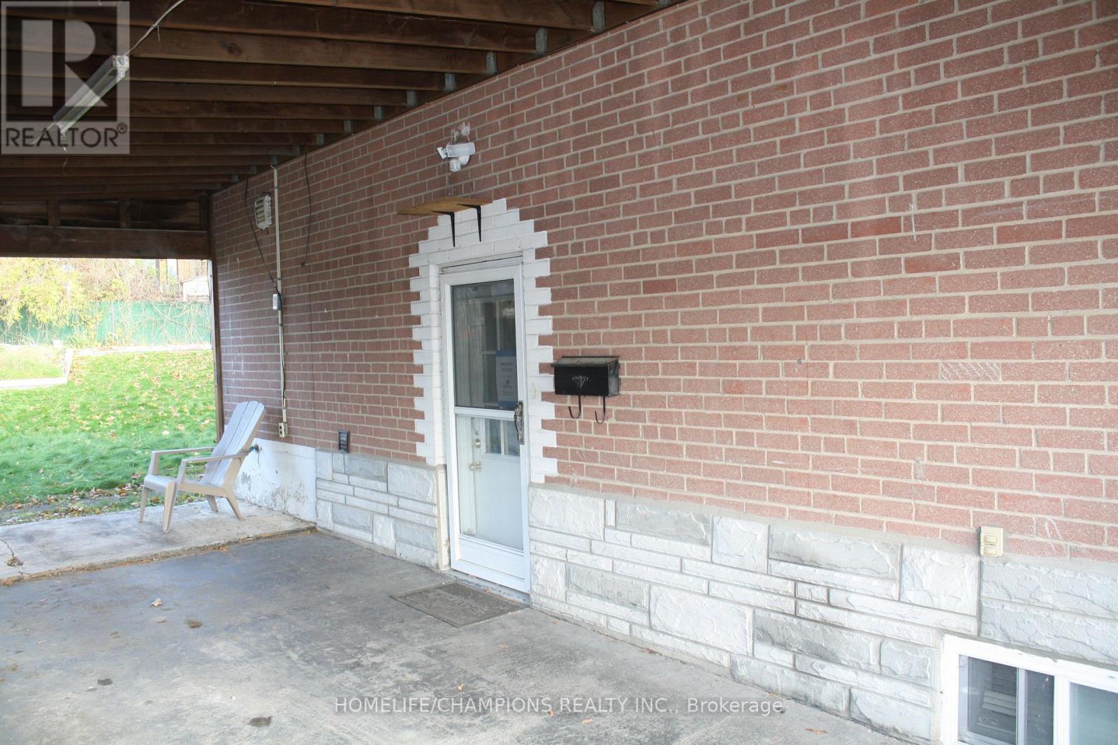 41 Medway Crescent, Toronto, Ontario  M1P 3T7 - Photo 3 - E12573330