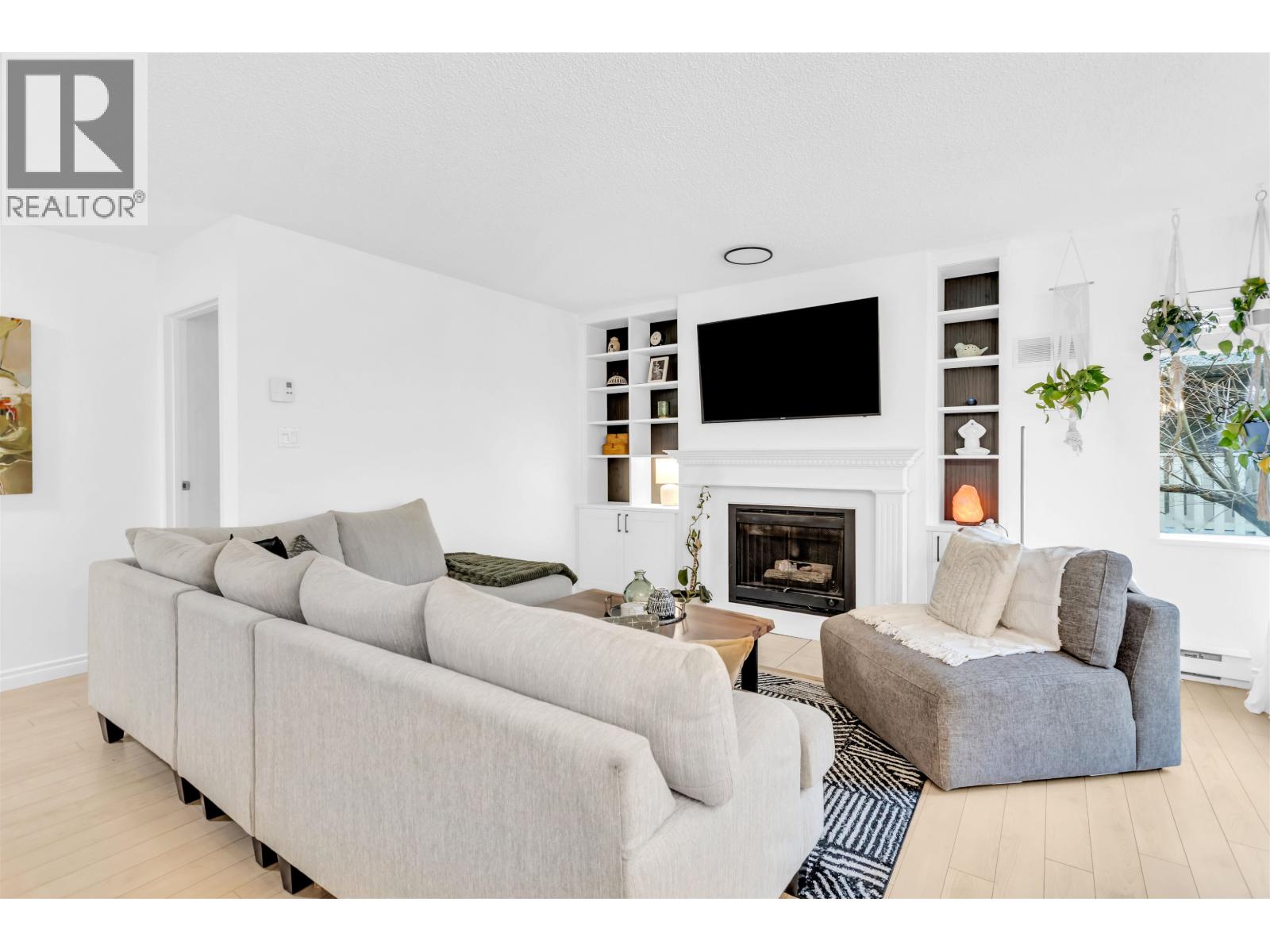 316 1890 W 6th Avenue, Vancouver, British Columbia  V6J 1R6 - Photo 2 - R3069647