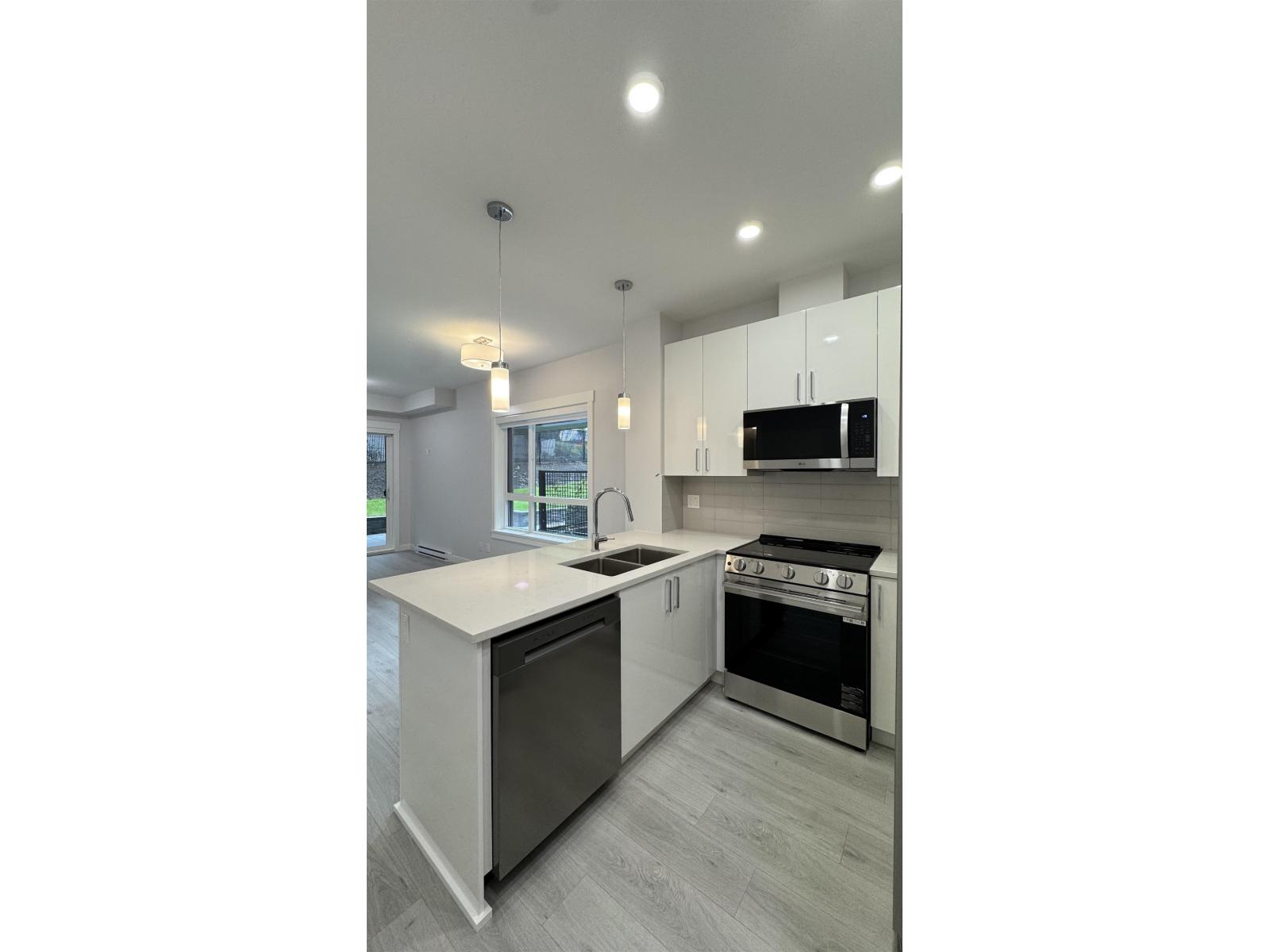 112 33886 Pine Street, Abbotsford, British Columbia V2S 0N9 - Photo 1 - R3069207