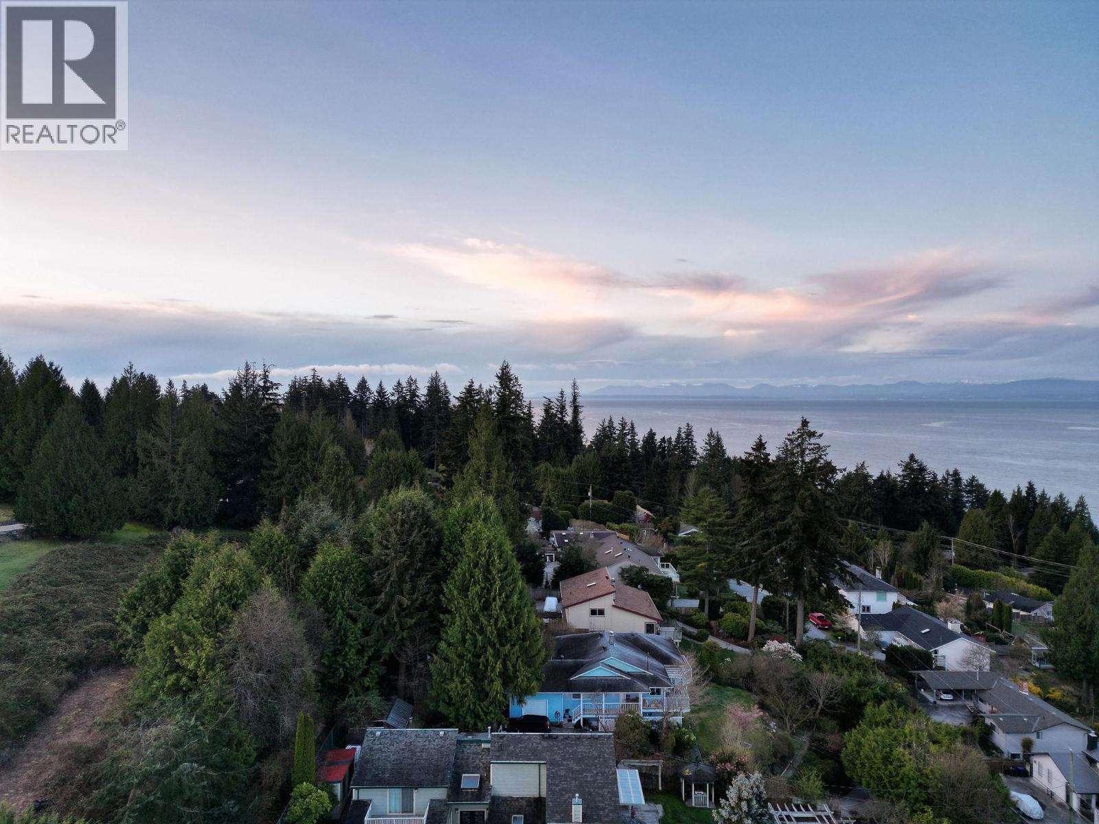 5174 Radcliffe Road, Sechelt, British Columbia  V7Z 0C1 - Photo 3 - R3018025