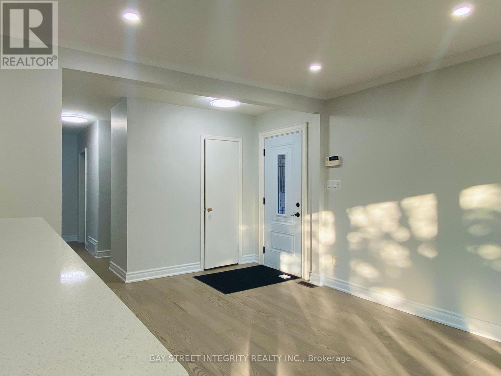 Main Level - 207 Maple Avenue, Richmond Hill, Ontario  L4C 2J4 - Photo 3 - N12573232