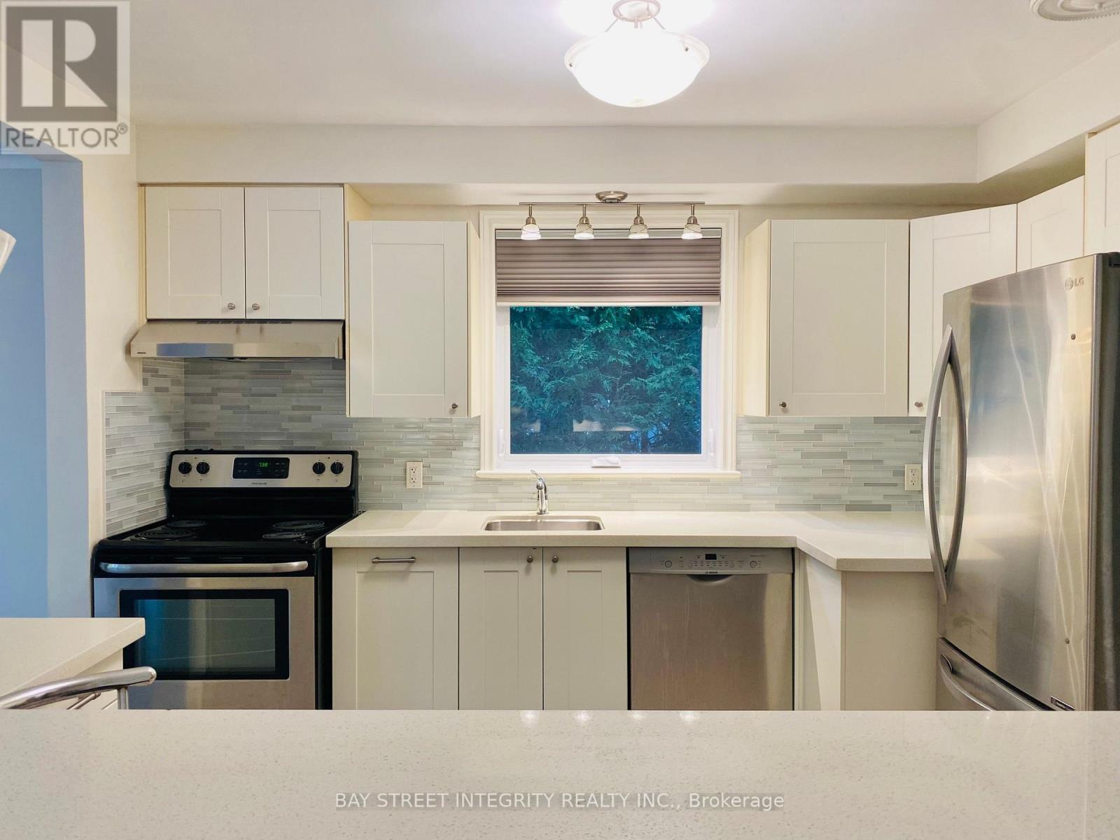 Main Level - 207 Maple Avenue, Richmond Hill, Ontario  L4C 2J4 - Photo 8 - N12573232