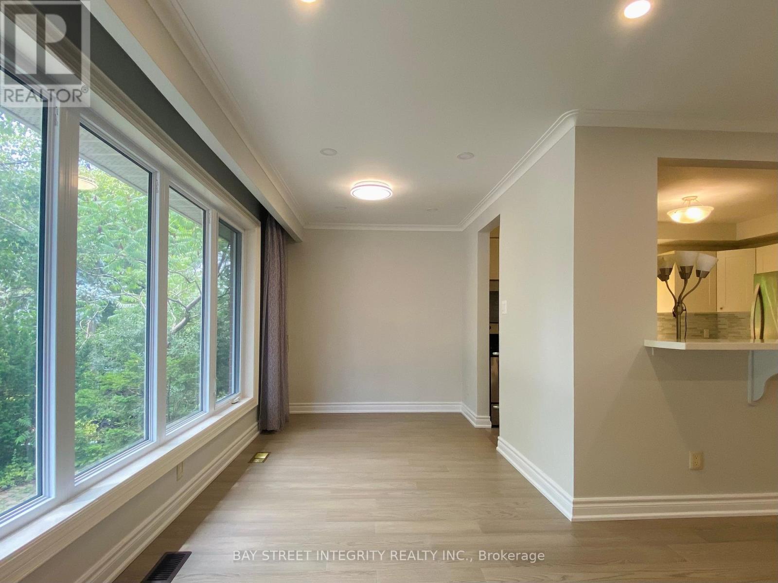 Main Level - 207 Maple Avenue, Richmond Hill, Ontario  L4C 2J4 - Photo 9 - N12573232