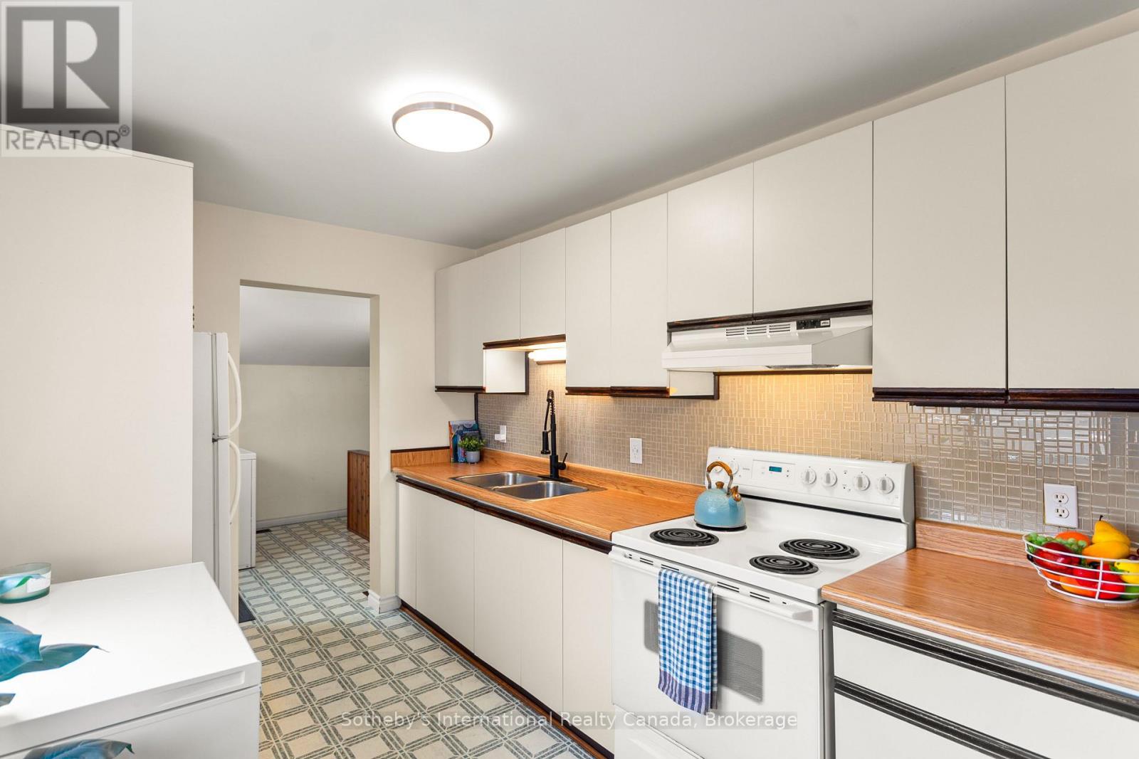 659 Victoria Street, Midland, Ontario  L4R 1A8 - Photo 7 - S12222561