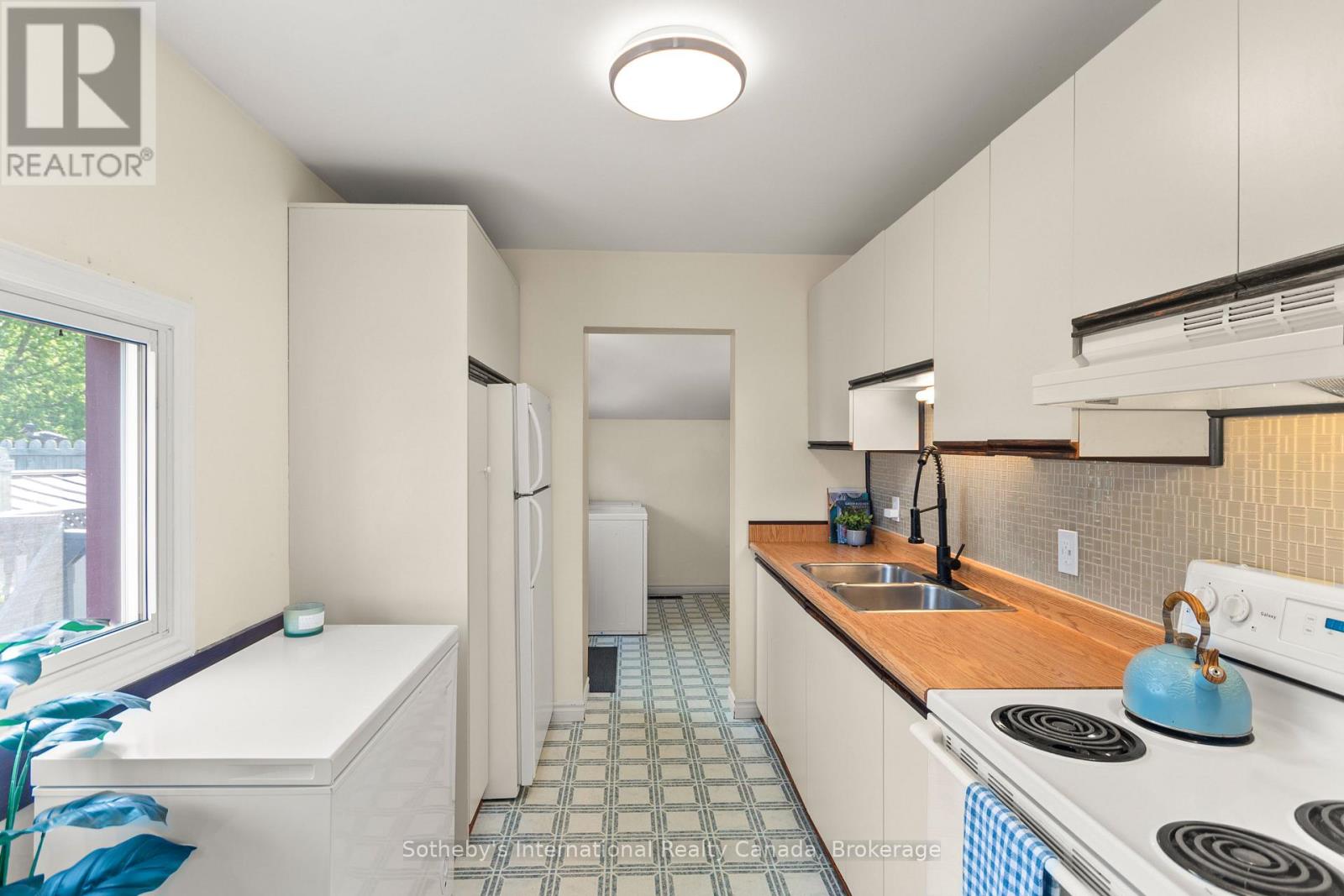 659 Victoria Street, Midland, Ontario  L4R 1A8 - Photo 6 - S12222561