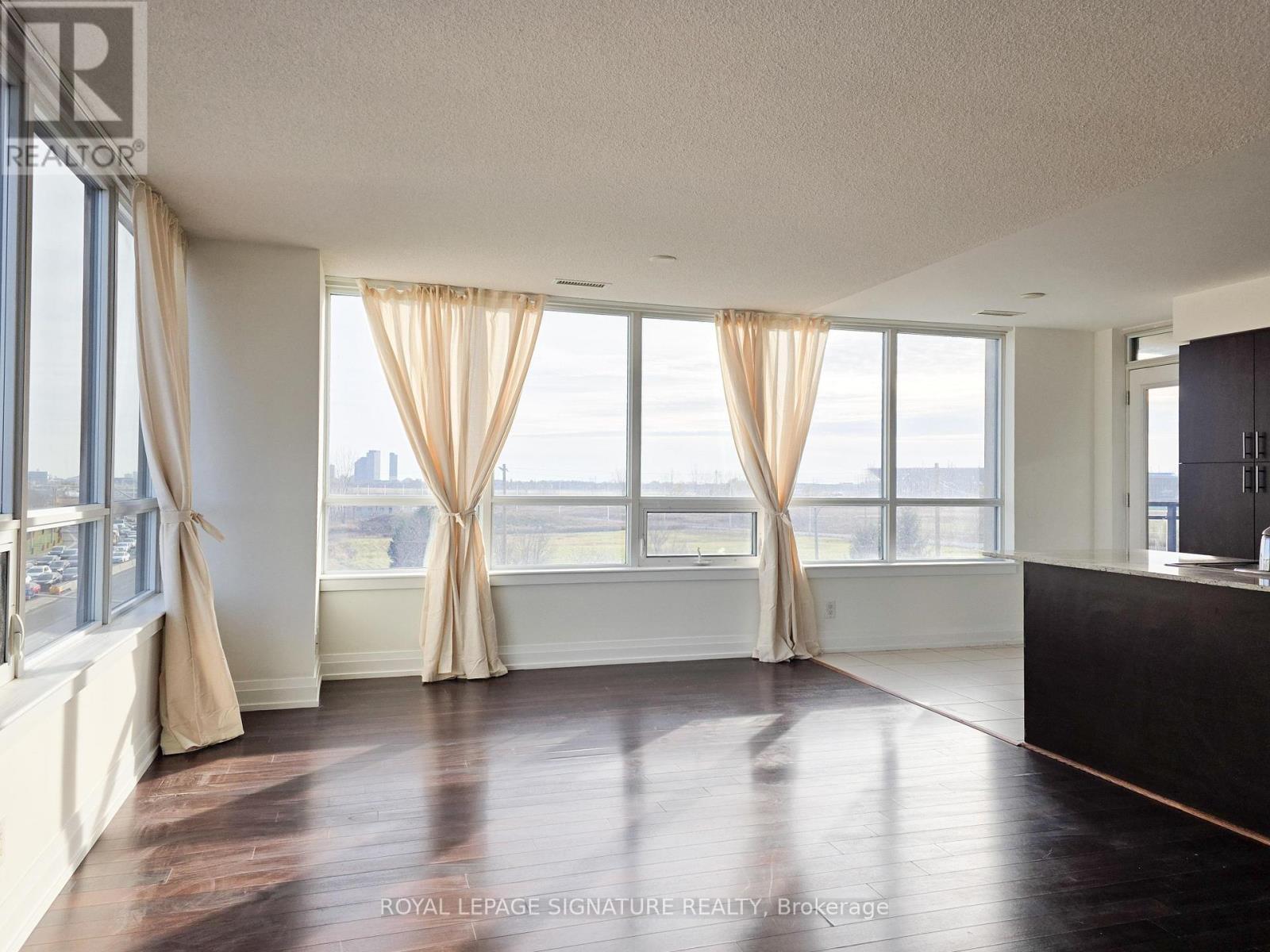 411 - 1060 Sheppard Avenue W, Toronto, Ontario  M3J 0G7 - Photo 2 - W12573244