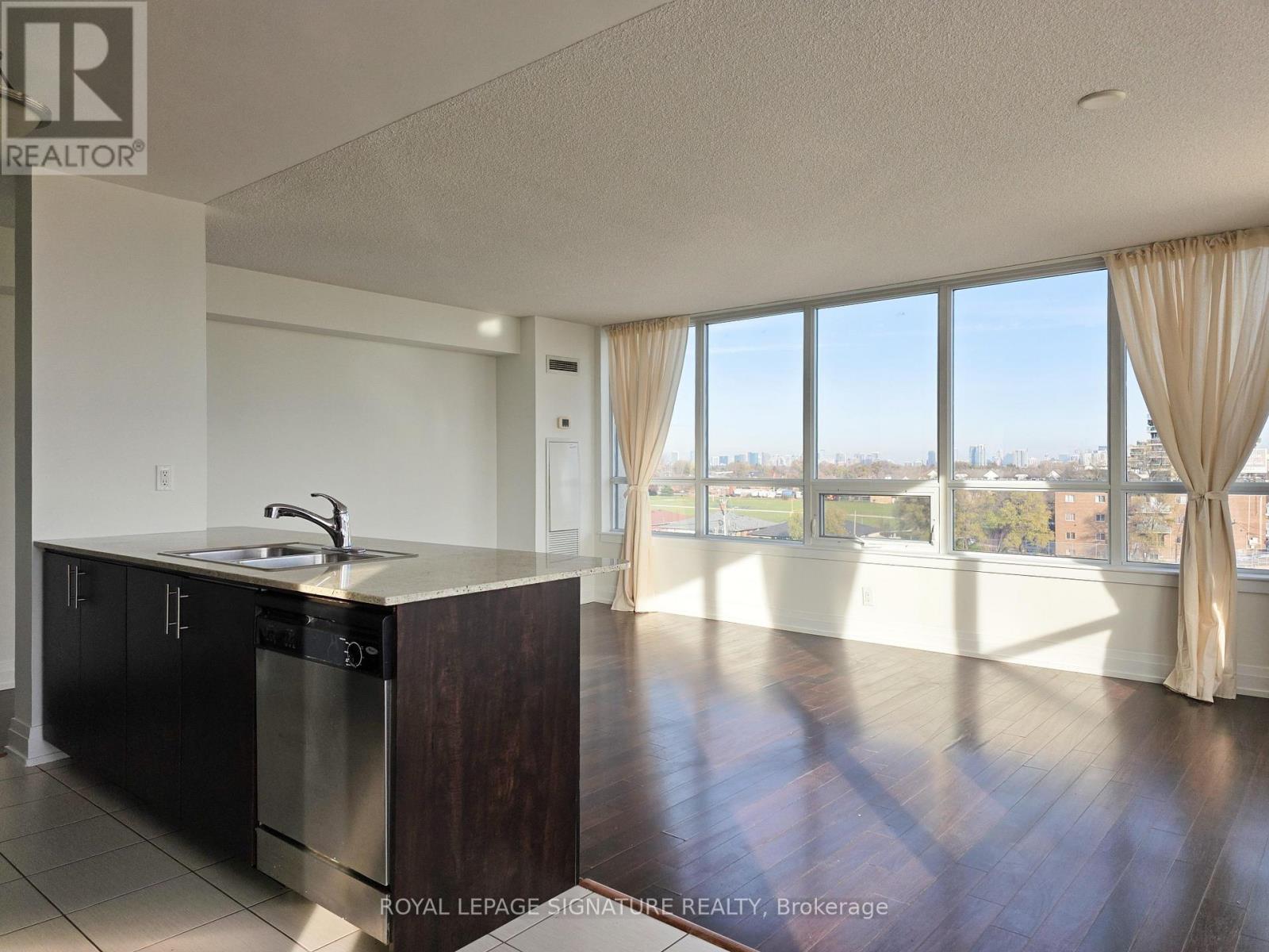 411 - 1060 Sheppard Avenue W, Toronto, Ontario  M3J 0G7 - Photo 3 - W12573244