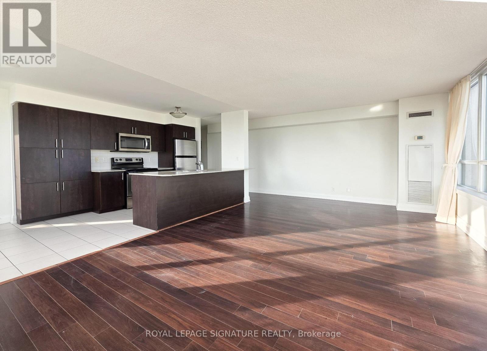 411 - 1060 Sheppard Avenue W, Toronto, Ontario  M3J 0G7 - Photo 4 - W12573244