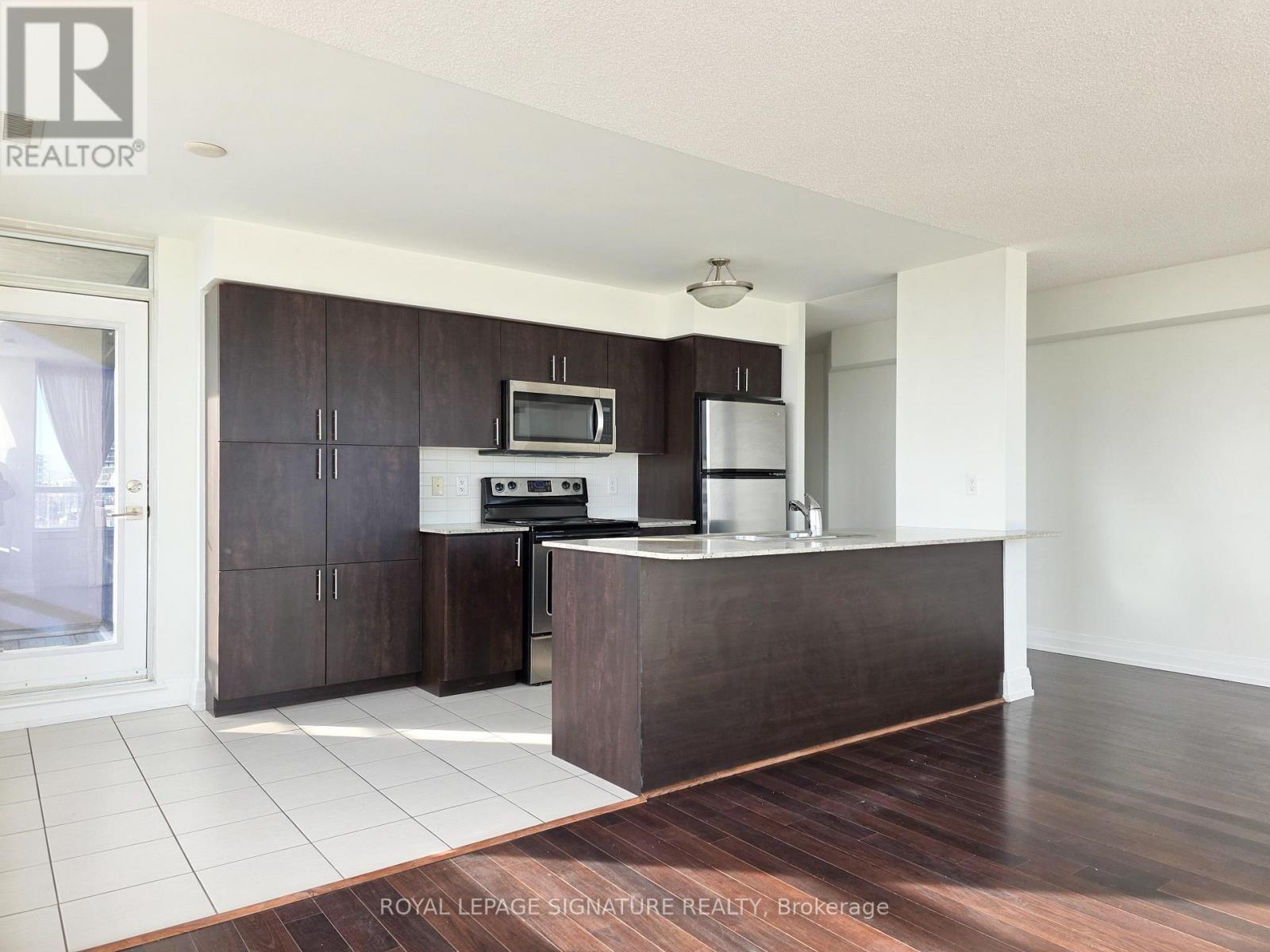 411 - 1060 Sheppard Avenue W, Toronto, Ontario  M3J 0G7 - Photo 8 - W12573244