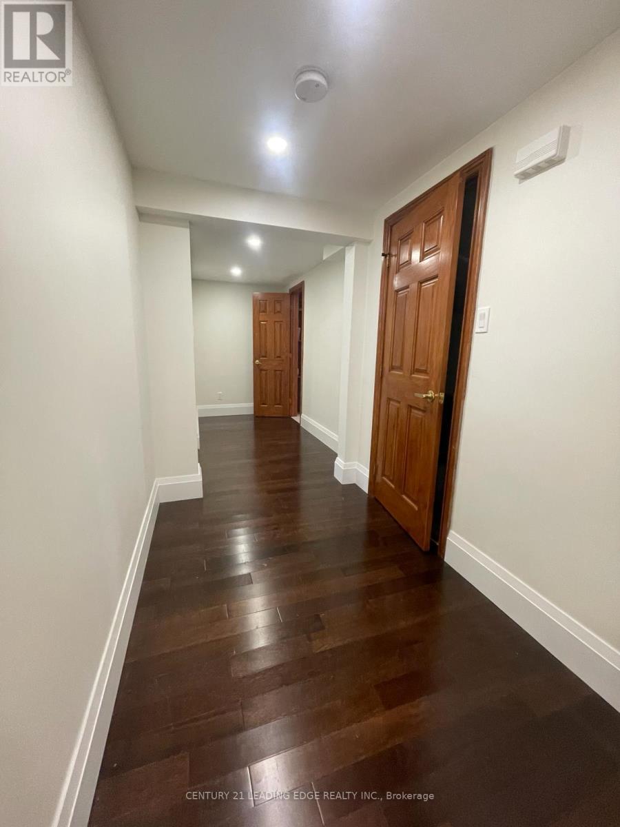 1000 Lovingston Crescent, Mississauga, Ontario  L4W 3K8 - Photo 6 - W12573254