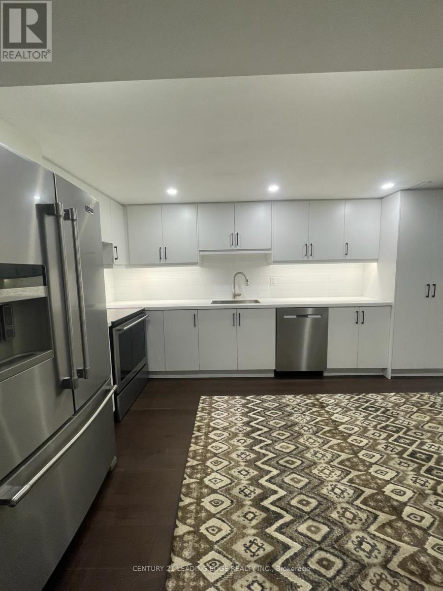 1000 Lovingston Crescent, Mississauga, Ontario  L4W 3K8 - Photo 8 - W12573254