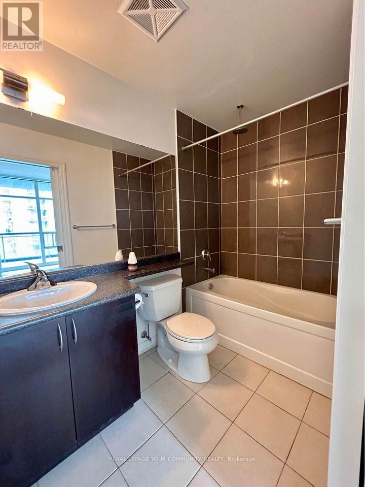 2511 - 223 Webb Drive, Mississauga, Ontario  L5B 0E8 - Photo 12 - W12573256