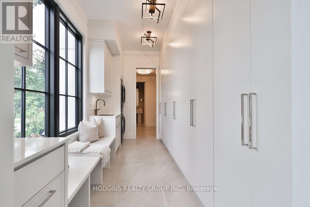 238 Mineola Road W, Mississauga, Ontario  L5G 2C9 - Photo 13 - W12573258