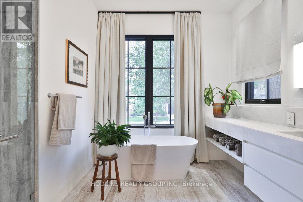 238 Mineola Road W, Mississauga, Ontario  L5G 2C9 - Photo 27 - W12573258