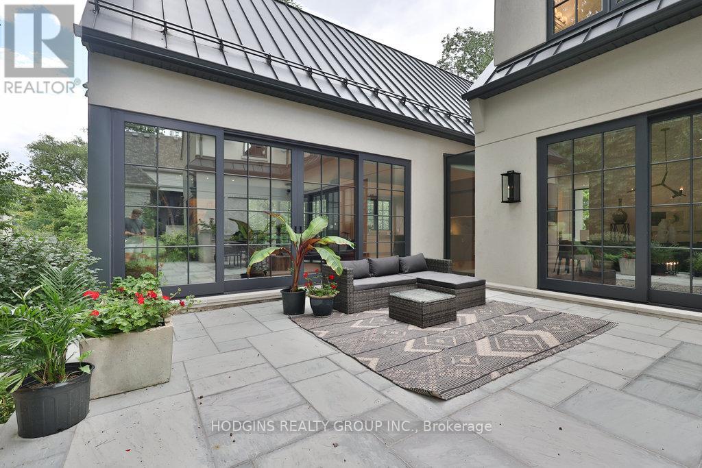 238 Mineola Road W, Mississauga, Ontario  L5G 2C9 - Photo 4 - W12573258