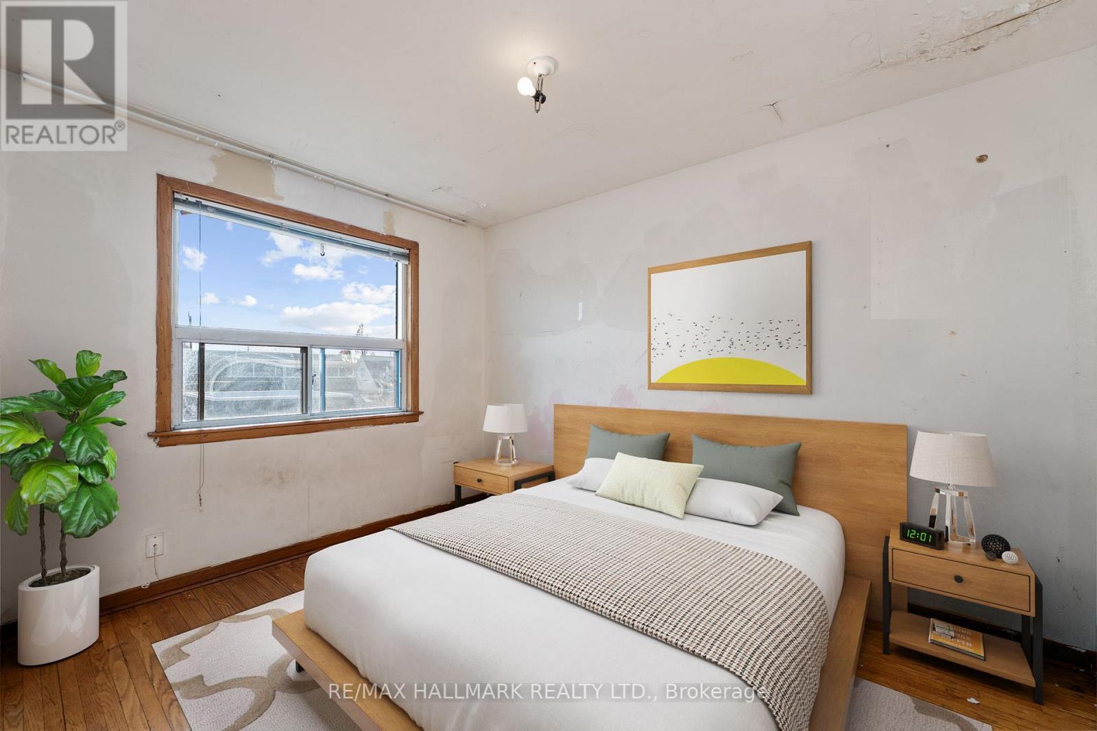 25 Falstaff Avenue, Toronto, Ontario  M6L 2C6 - Photo 14 - W12573274