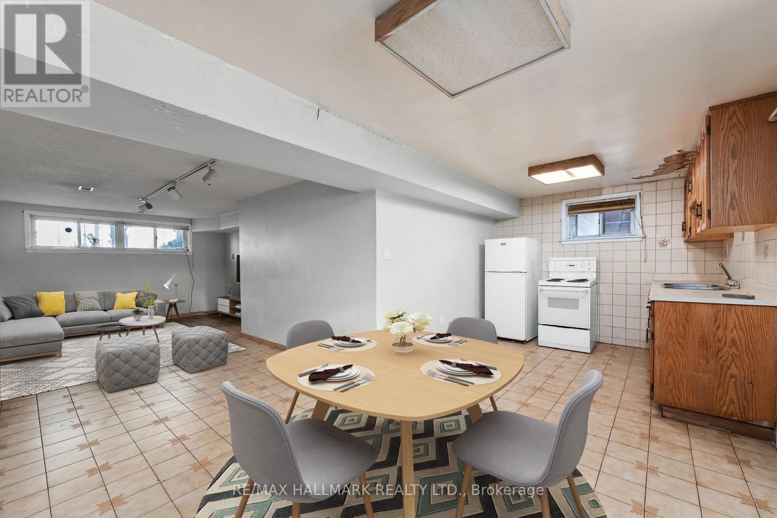 25 Falstaff Avenue, Toronto, Ontario  M6L 2C6 - Photo 16 - W12573274