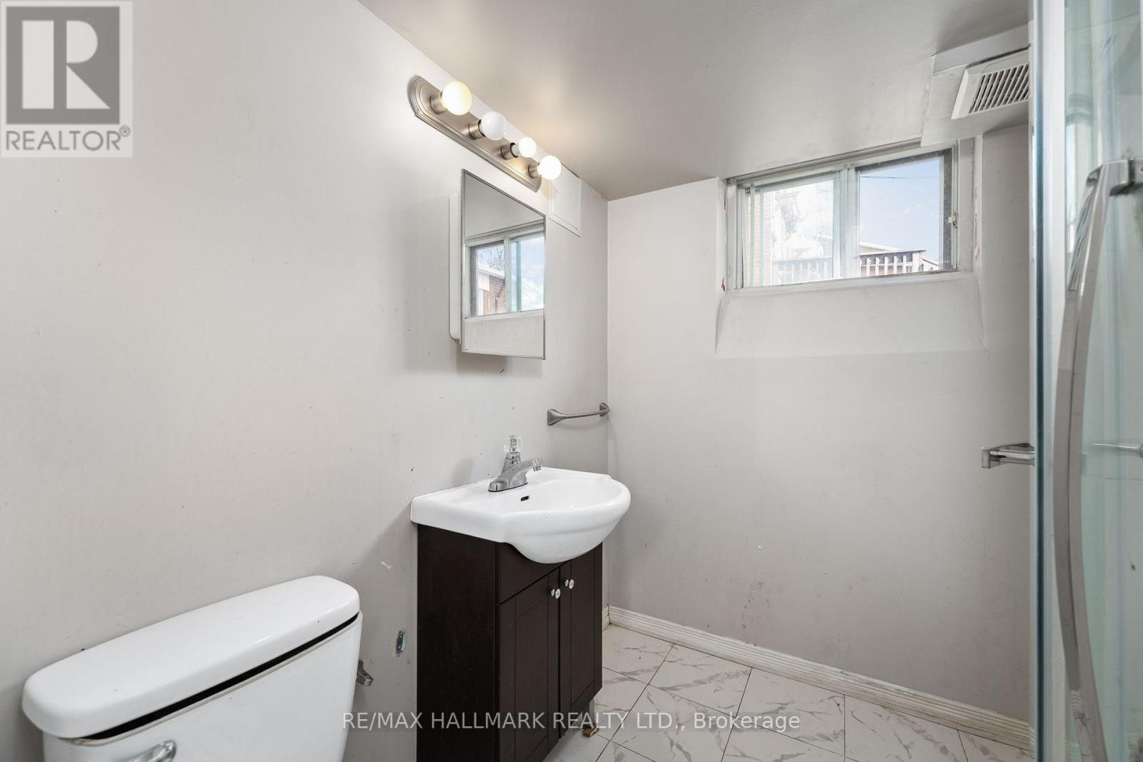 25 Falstaff Avenue, Toronto, Ontario  M6L 2C6 - Photo 18 - W12573274