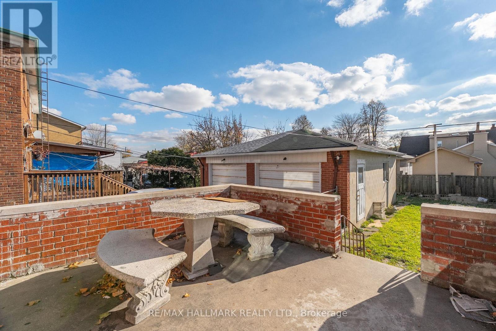 25 Falstaff Avenue, Toronto, Ontario  M6L 2C6 - Photo 24 - W12573274