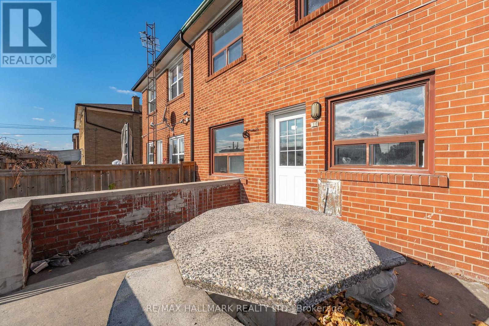 25 Falstaff Avenue, Toronto, Ontario  M6L 2C6 - Photo 25 - W12573274