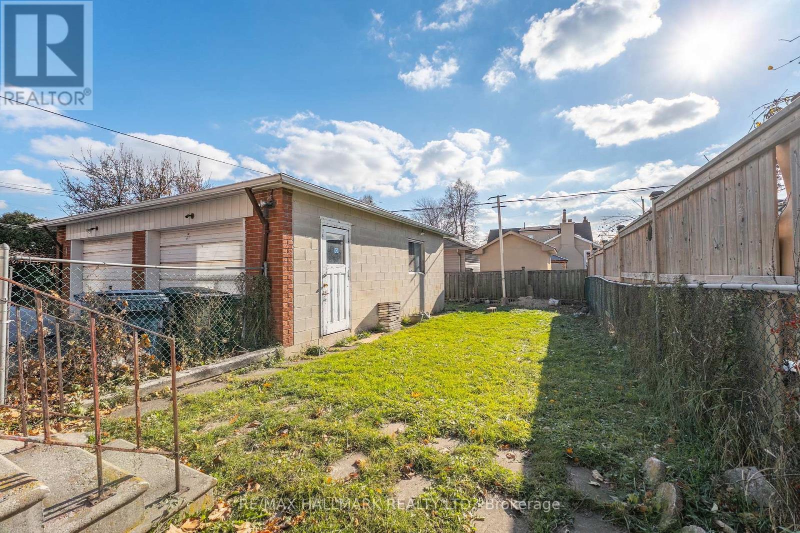 25 Falstaff Avenue, Toronto, Ontario  M6L 2C6 - Photo 26 - W12573274