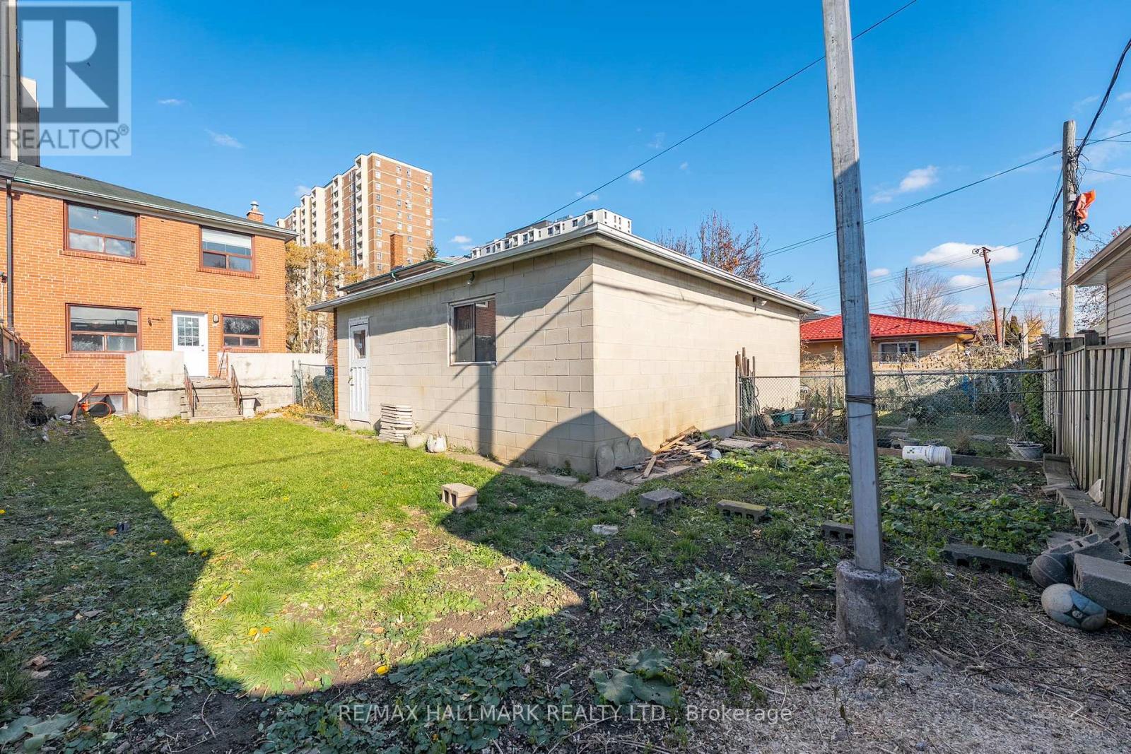 25 Falstaff Avenue, Toronto, Ontario  M6L 2C6 - Photo 28 - W12573274