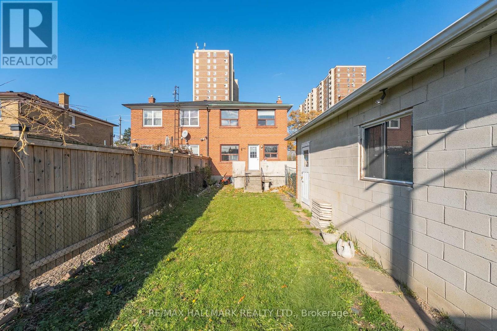 25 Falstaff Avenue, Toronto, Ontario  M6L 2C6 - Photo 29 - W12573274