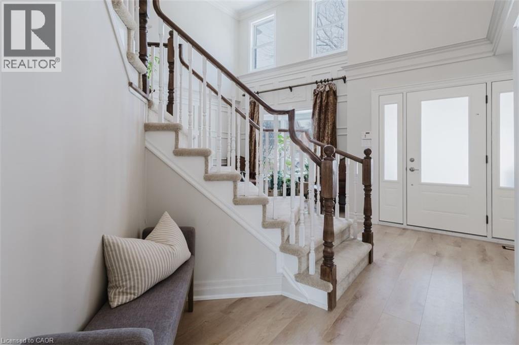 954 Wintergreen Place, Burlington, Ontario  L7T 4K4 - Photo 5 - 40765627