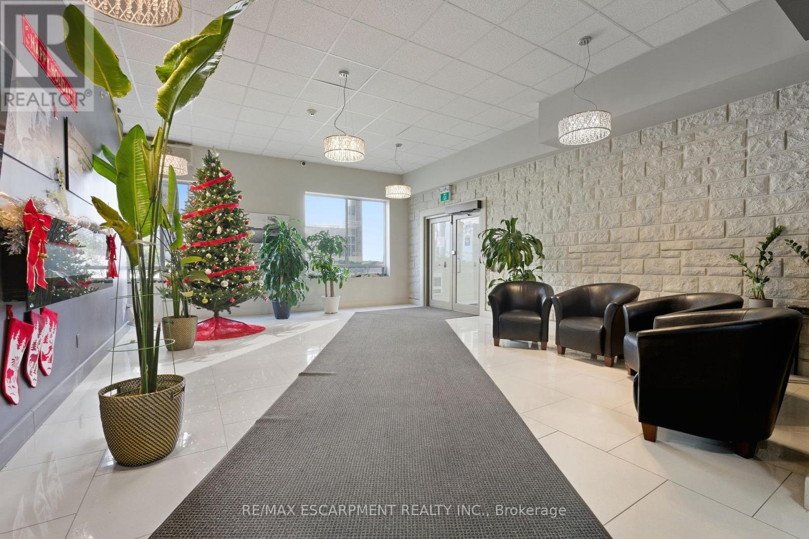 203 - 149 Main Street W, Hamilton, Ontario  L8P 1H9 - Photo 3 - X12573266