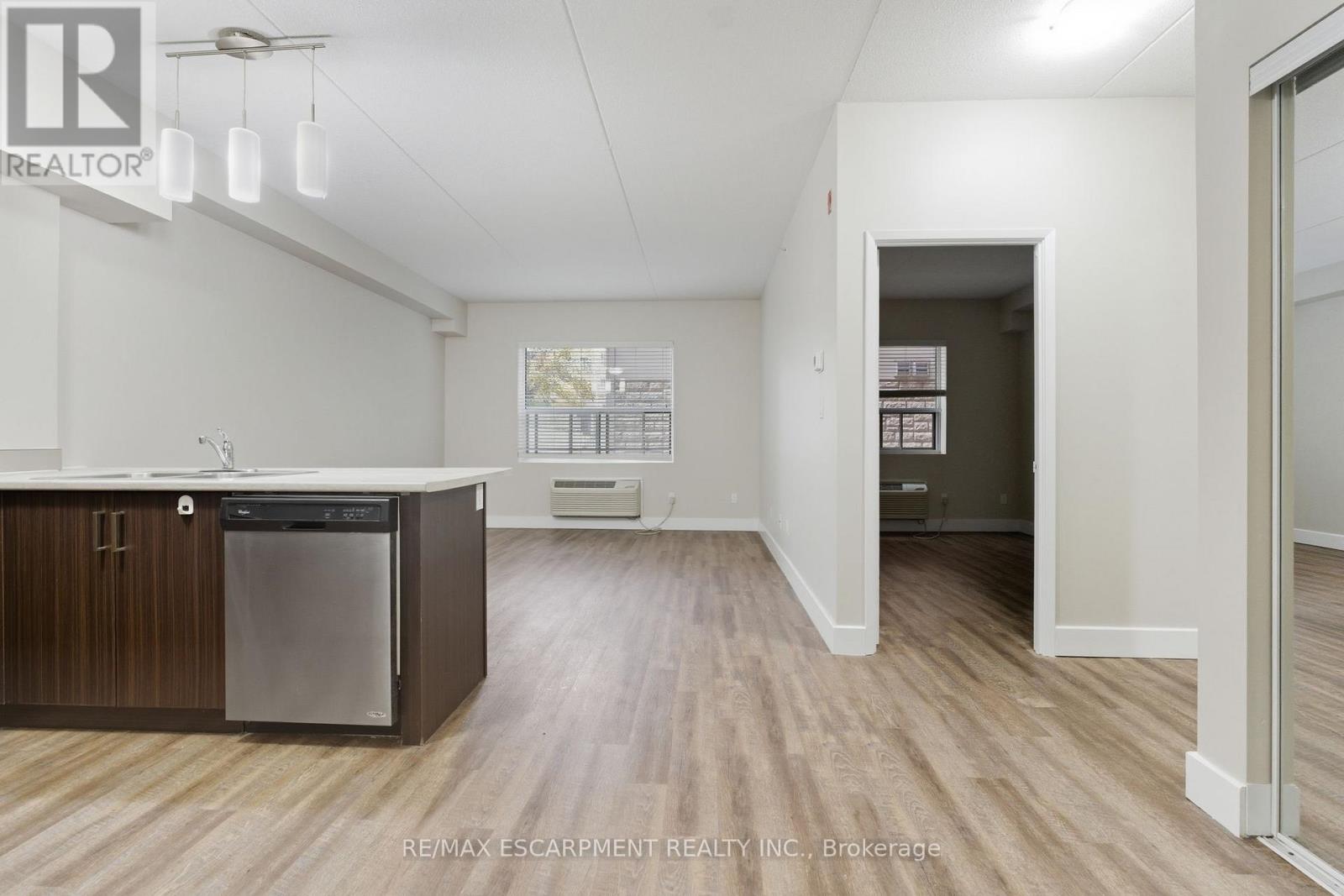 203 - 149 Main Street W, Hamilton, Ontario  L8P 1H9 - Photo 6 - X12573266