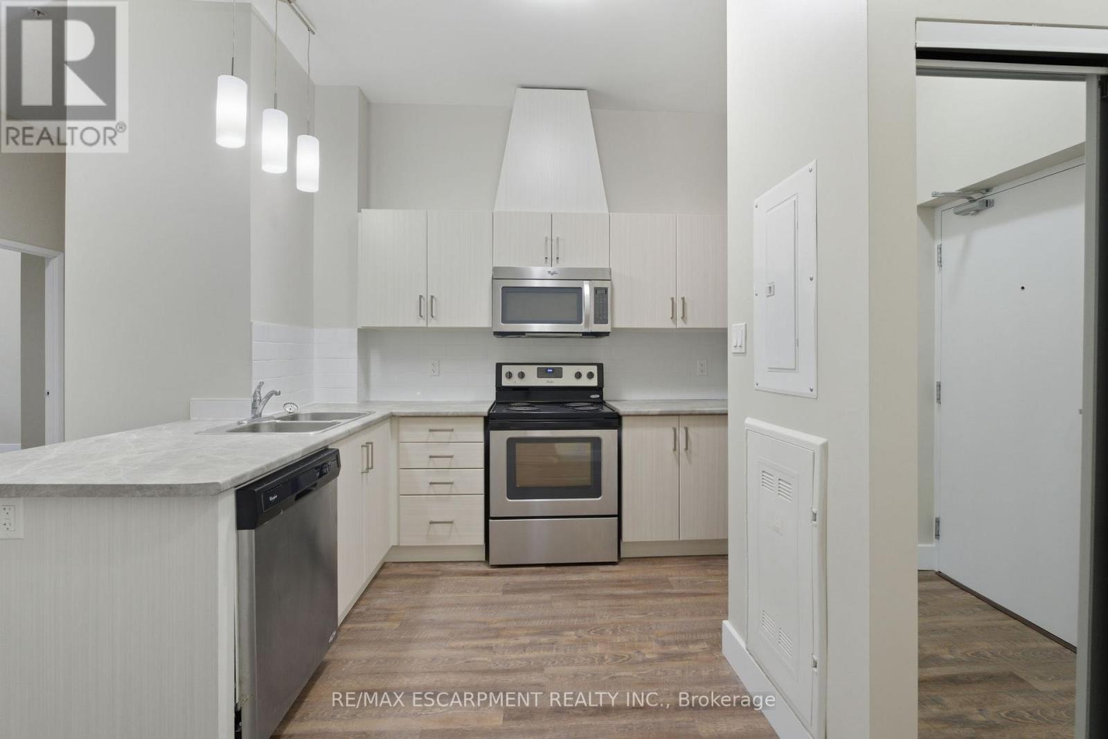 101 - 149 Main Street W, Hamilton, Ontario  L8P 1H9 - Photo 6 - X12573326