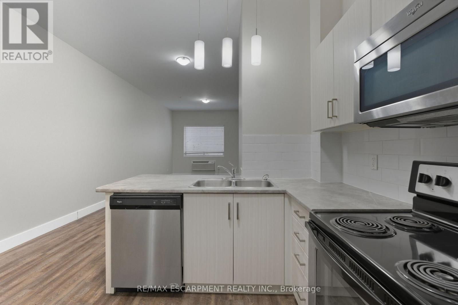 101 - 149 Main Street W, Hamilton, Ontario  L8P 1H9 - Photo 8 - X12573326