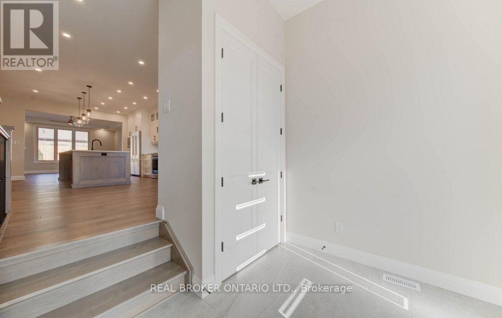 80 South Parkwood Boulevard, Woolwich, Ontario  N3B 0C8 - Photo 5 - X12573328