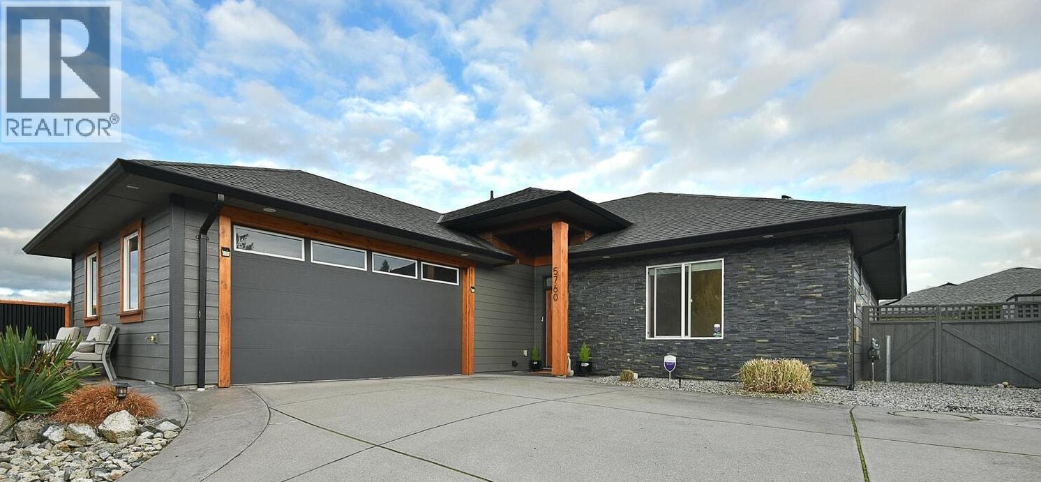 5760 Turnstone Drive, Sechelt, British Columbia  V7Z 0N8 - Photo 1 - R3069735