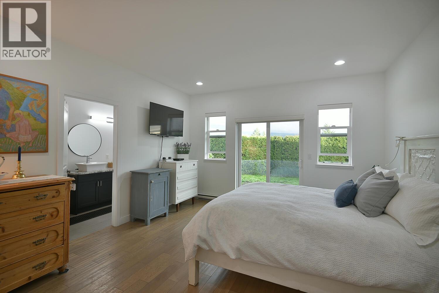 5760 Turnstone Drive, Sechelt, British Columbia  V7Z 0N8 - Photo 16 - R3069735