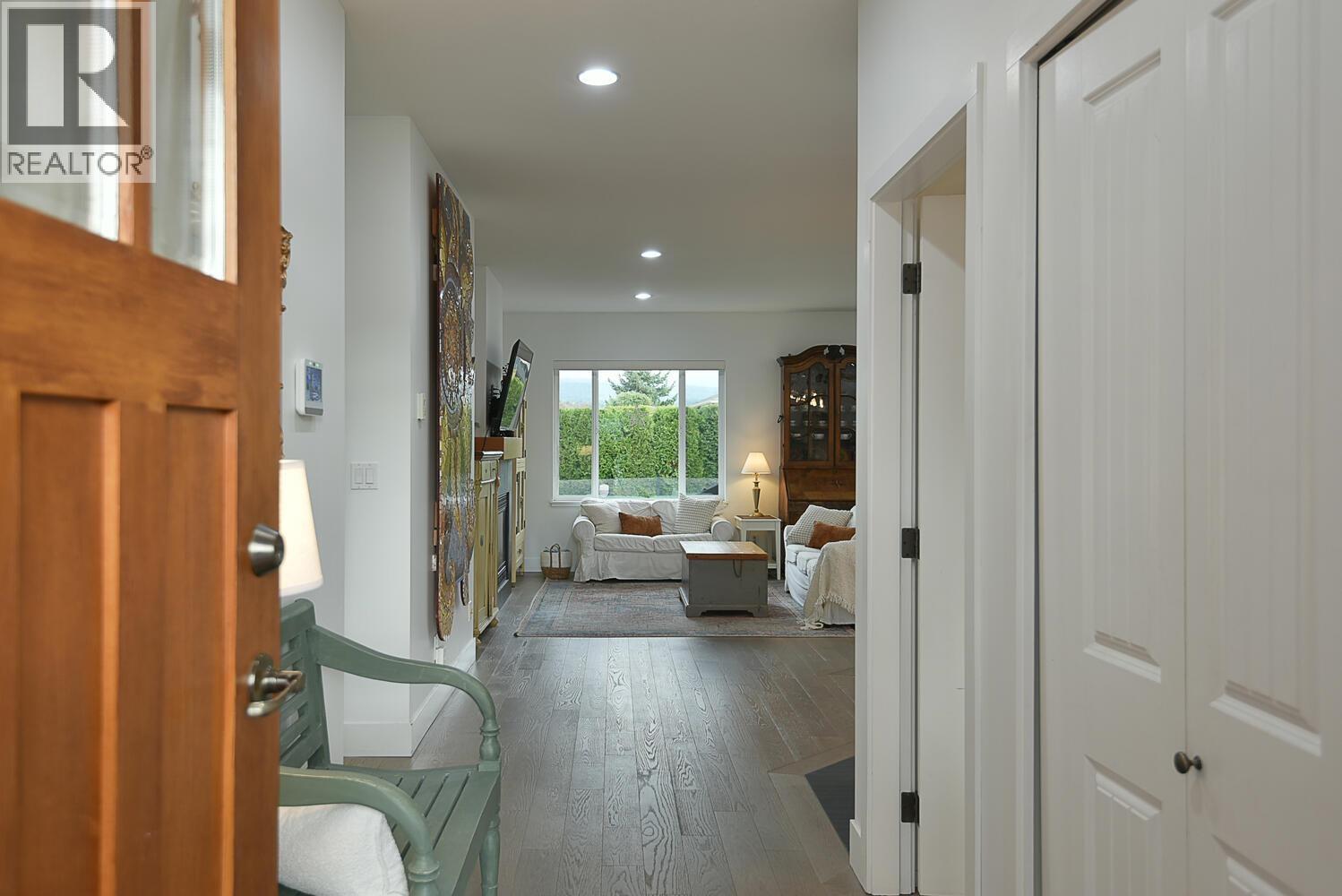 5760 Turnstone Drive, Sechelt, British Columbia  V7Z 0N8 - Photo 3 - R3069735