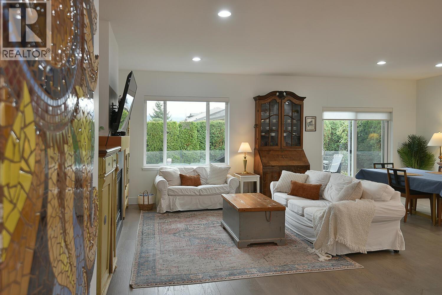 5760 Turnstone Drive, Sechelt, British Columbia  V7Z 0N8 - Photo 4 - R3069735