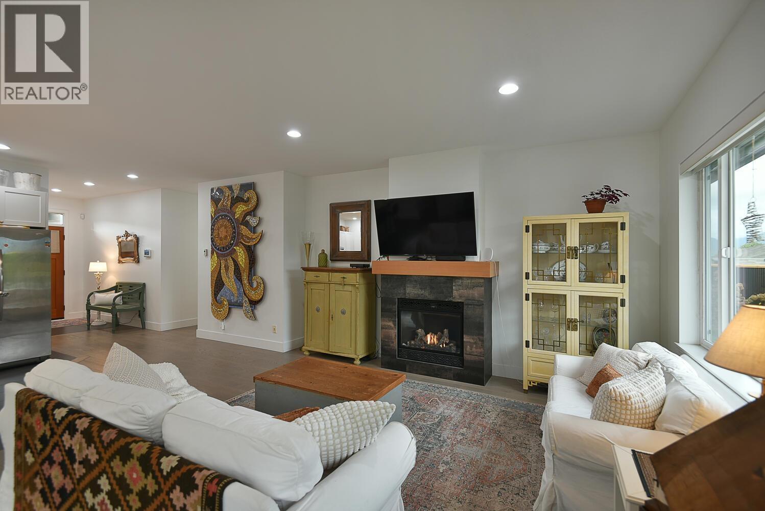 5760 Turnstone Drive, Sechelt, British Columbia  V7Z 0N8 - Photo 5 - R3069735