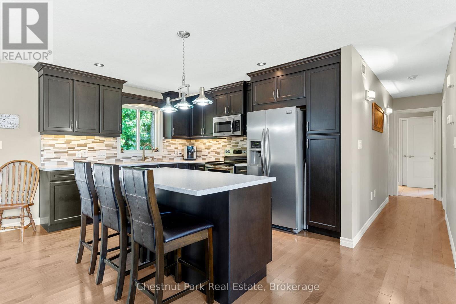 207 2nd Street W, Owen Sound, Ontario  N4K 0A6 - Photo 9 - X12458198