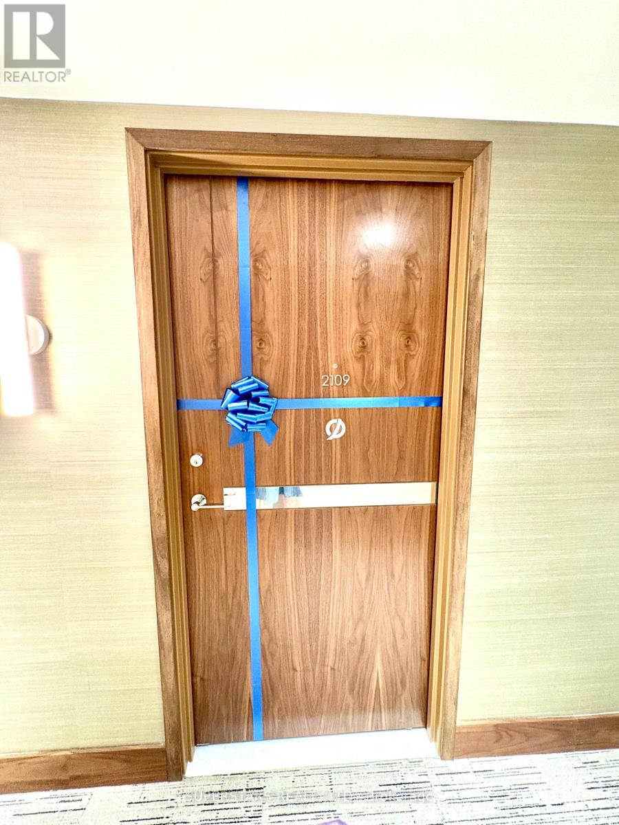 2109 - 1 Concord Cityplace Way, Toronto, Ontario  M5V 0X3 - Photo 3 - C12573366