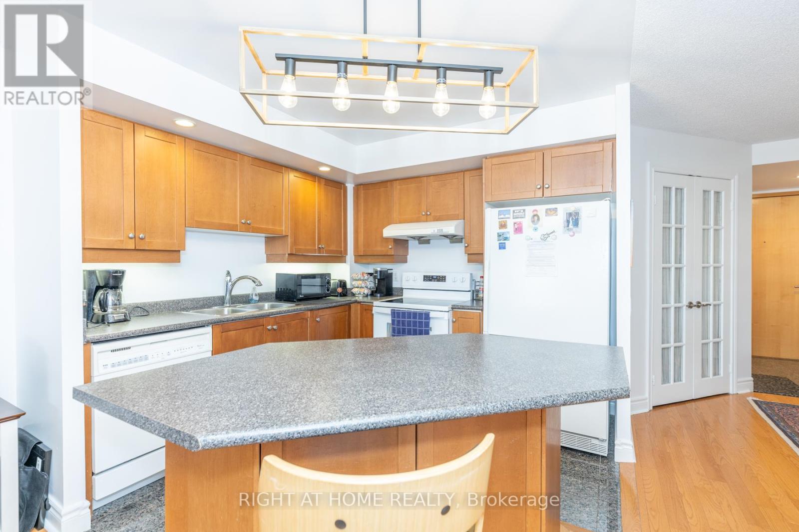 813 - 123 Eglinton Avenue E, Toronto, Ontario  M4P 1J2 - Photo 20 - C12573408