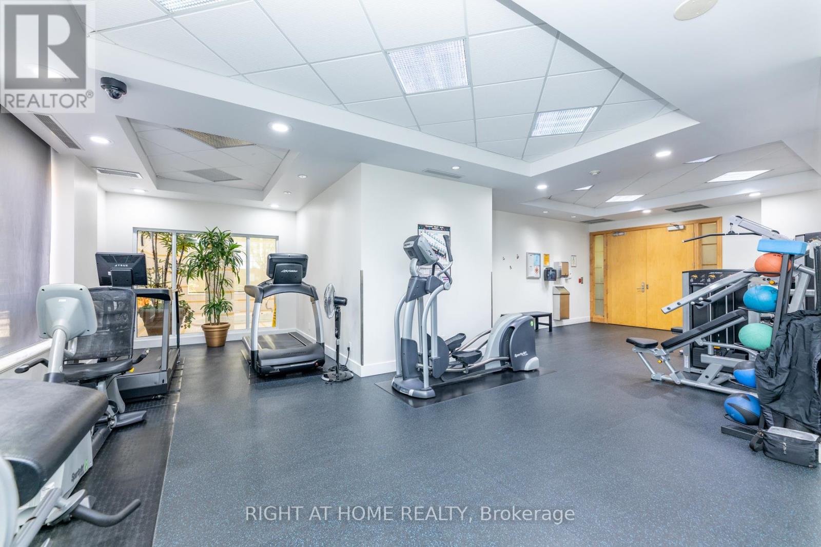 813 - 123 Eglinton Avenue E, Toronto, Ontario  M4P 1J2 - Photo 32 - C12573408