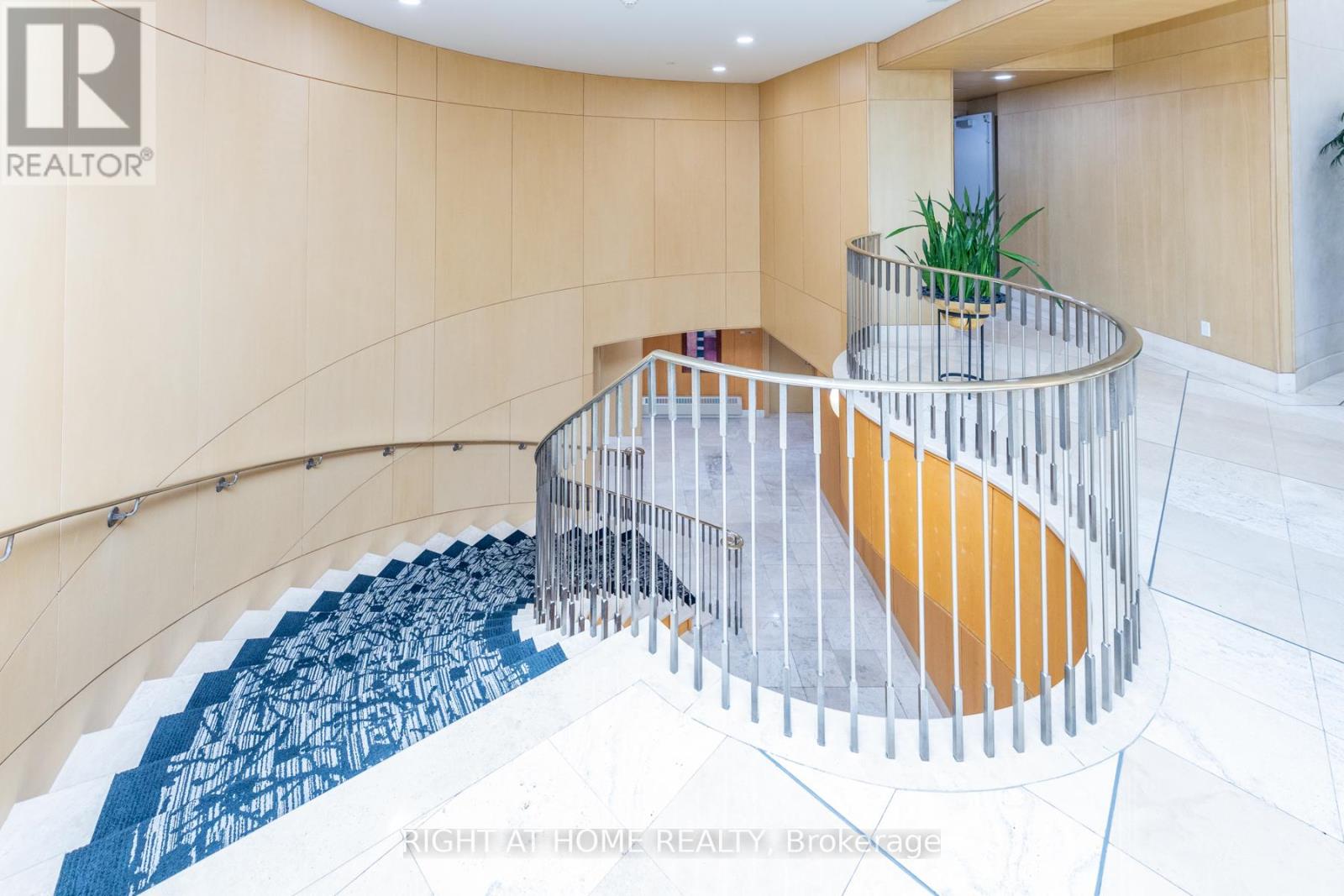 813 - 123 Eglinton Avenue E, Toronto, Ontario  M4P 1J2 - Photo 6 - C12573408